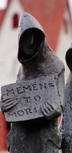 Katholisches Mittelalter: „Ein graues memento mori ersetzt das bunte carpe diem.“ (Foto: © CCO Creative Commons / pixabay.de)