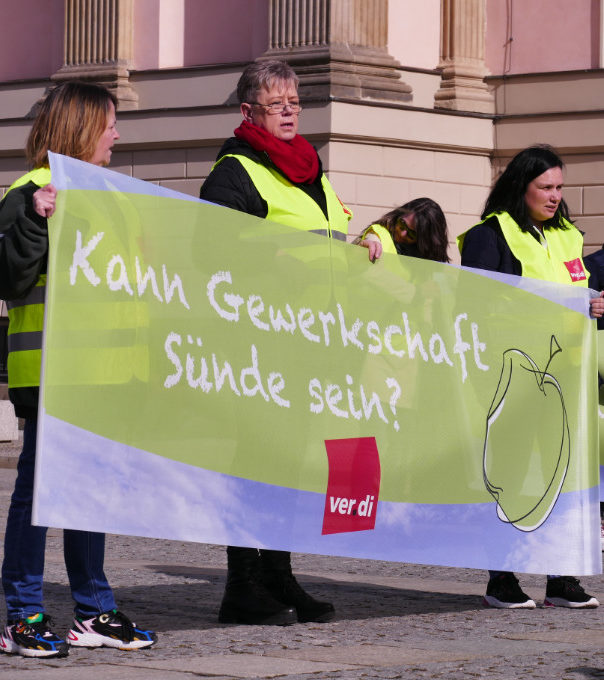 Kundgebung der Gewerkschaft ver.di für die Abschaffung des kirchlichen Sonderarbeitsrechts, Foto: Corinna Gekeler