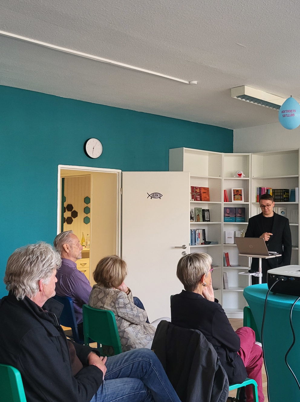Alexander Wolber bei der Eröffnung Humanistisches Bildungs- und Begegnungszentrum Mitte April 2025, Foto: Isabell Schulz, gbs Bodensee