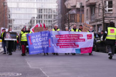 Seit langem protestieren Gewerkschaften und säkulare Verbände gegen die im kirchlichen Arbeitsrecht ermöglichte Diskriminierung. Der Europäische Gerichtshof hat mittlerweile diese Auffassung bestätigt, das Bundesverfassungsgericht spricht weiterhin Recht im Sinne eines kirchlichen „Selbstbestimmungsrechts“, das sich in dieser Form im Grundgesetz gar nicht findet, Foto: Frank Nicolai