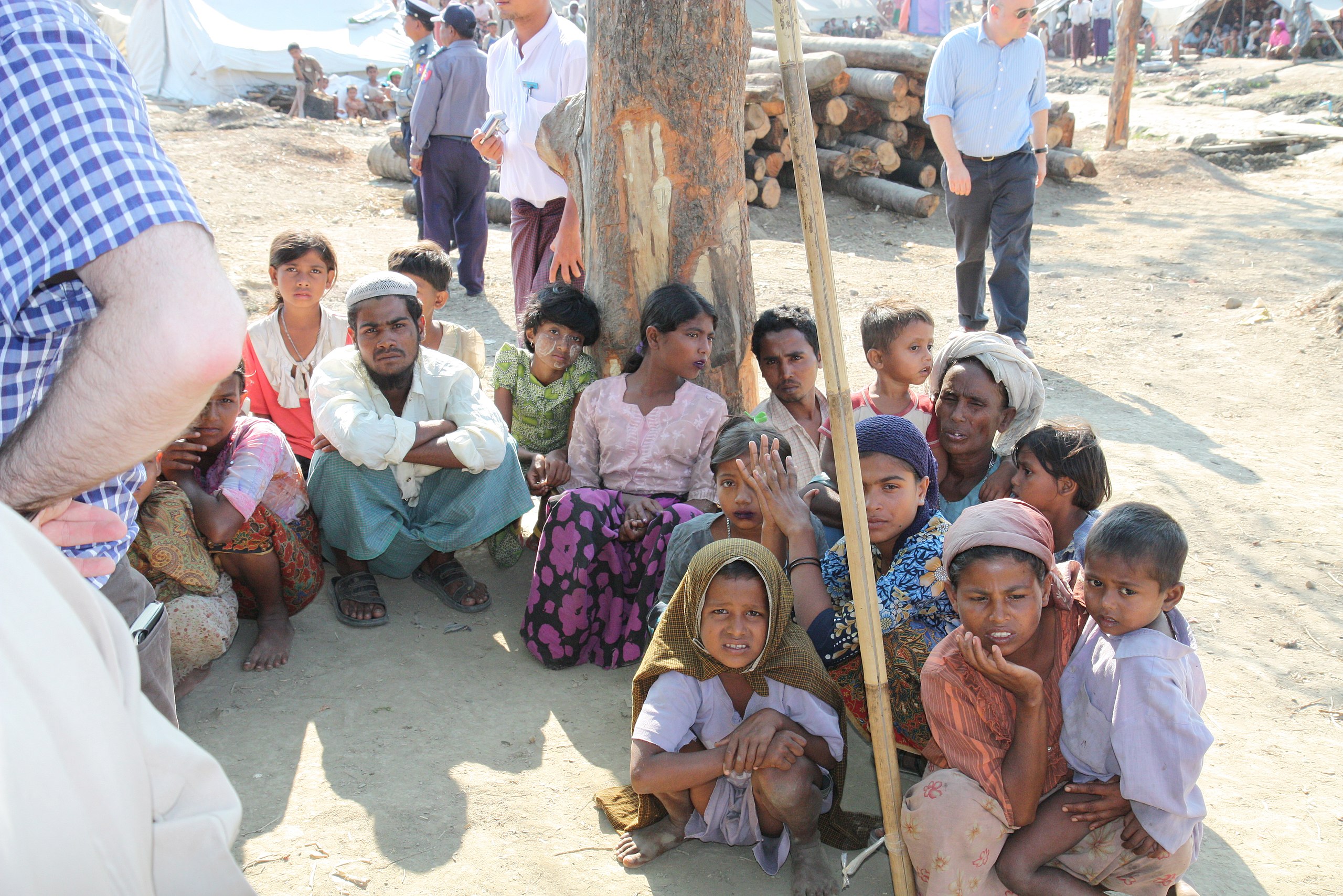 Rohingya-Flüchtlinge (2012), als muslimische Min­derheit vertrieben aus dem buddhistisch dominier­ten Myanmar – es wird wahrscheinlich eine der Hauptaufgaben des Bundesbeauftragten für Religions- und Weltanschauungsfreiheit sein, solche Fälle im Bewusstsein der Bundesregierung zu halten. Inwieweit auch verfolgte Atheistinnen und Hu­manisten Berück­sichtigung finden werden, muss sich zeigen (Foto: Foreign and Commonwealth Office / Wikipedia)